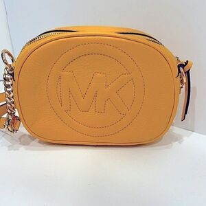 MICHAEL KORS Brynn  Pebbled Leather Crossbody Leather bag, purse